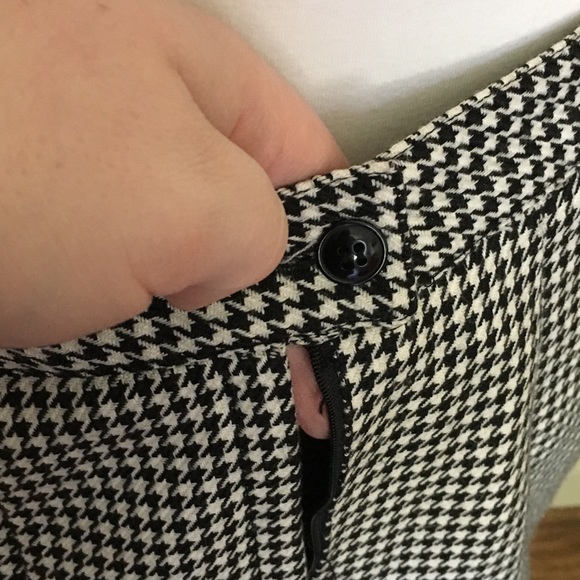 🎉 Vintage Houndstooth Pencil Skirt with Pockets - Picture 3 of 8